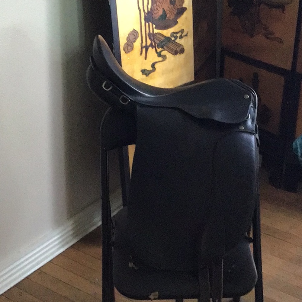 Regent saddles dressage saddle 18”